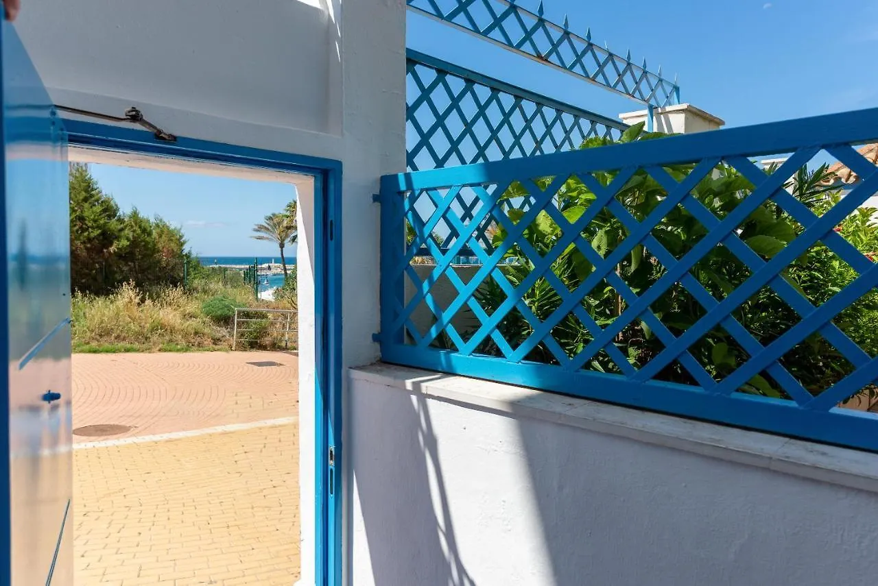 El Faro Estepona 0*,